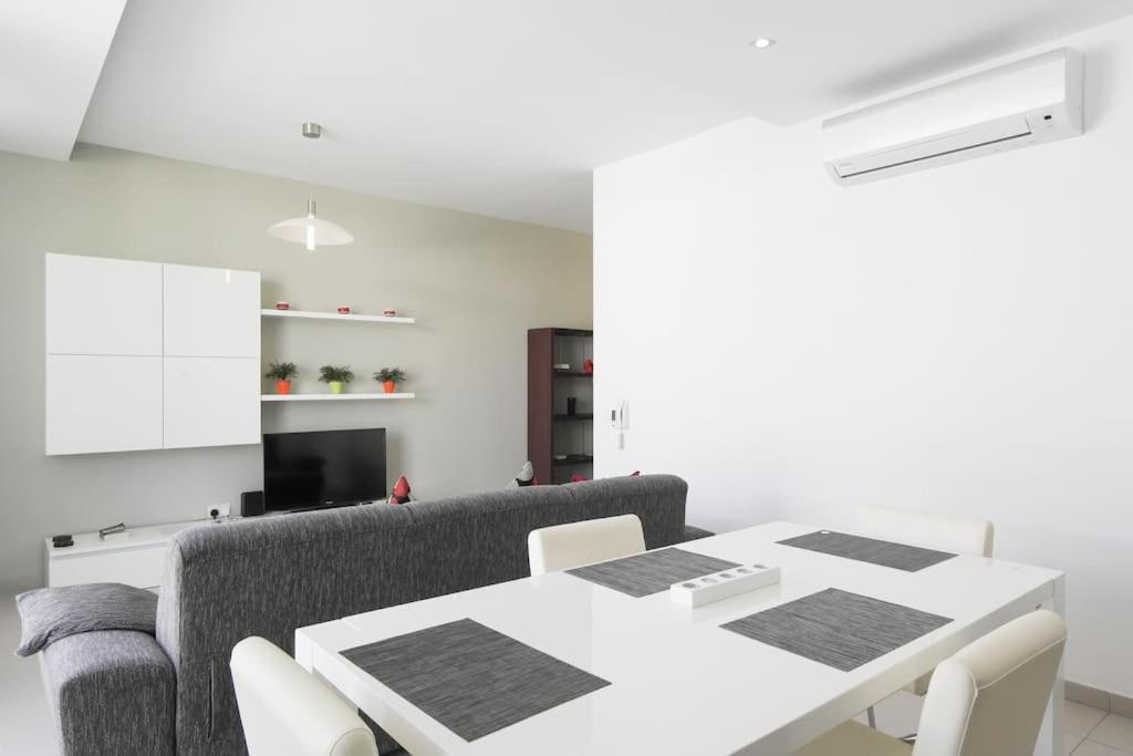 Modern Luxury Penthouse In Perfect Sliema Location Lägenhet Exteriör bild